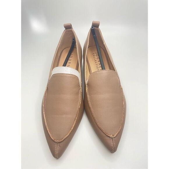 MAGGS KITTEN LOAFER FLATS. COLOR : Taupe Size 6 - Picture 2 of 9